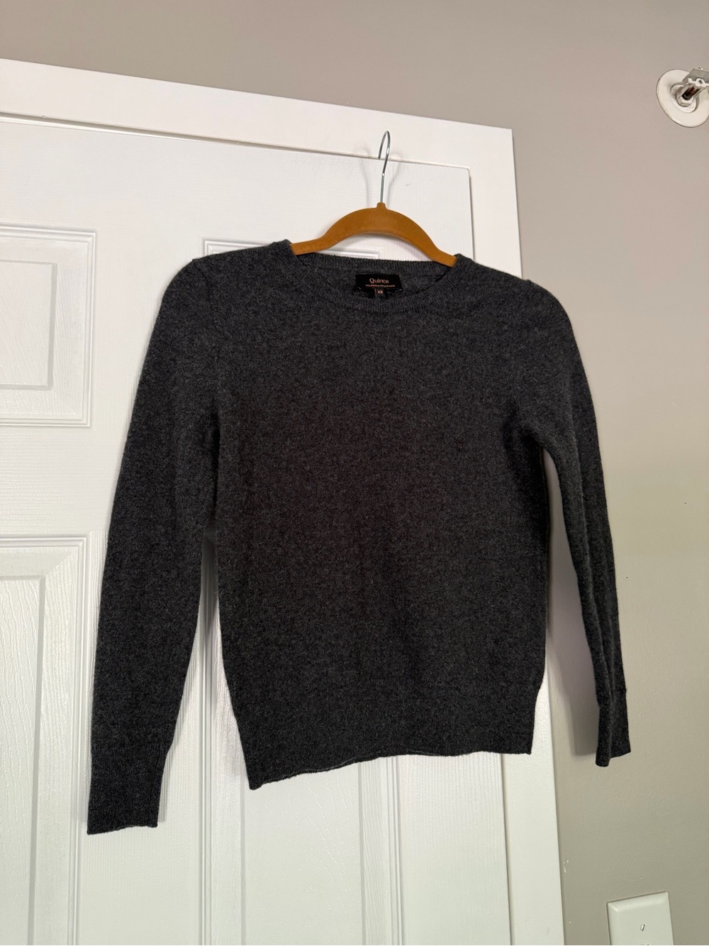Quince 100% Cashmere Mongolian Grey Super Soft Sweater - Picture 5 of 7